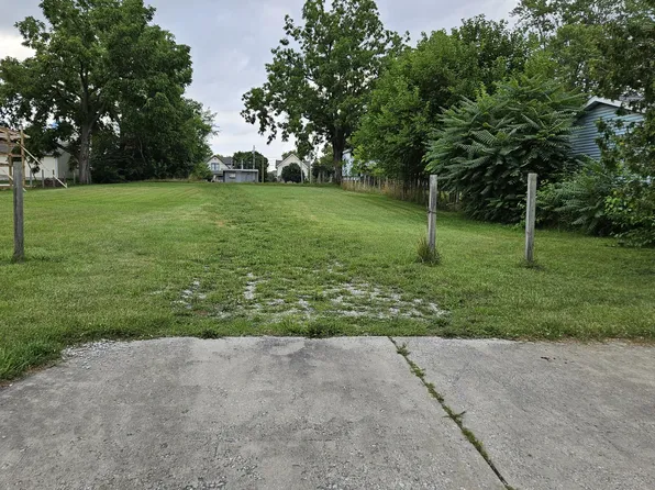 200 Locust St W, Three Oaks, MI 49128