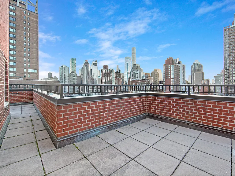 360 E 65th St #A — Photo 26