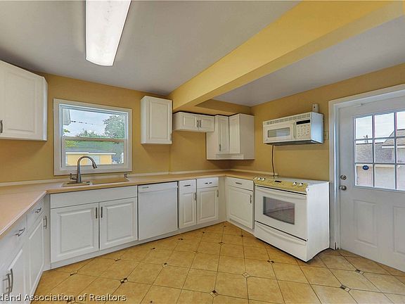 3rd image of 2218 State Road 17 N