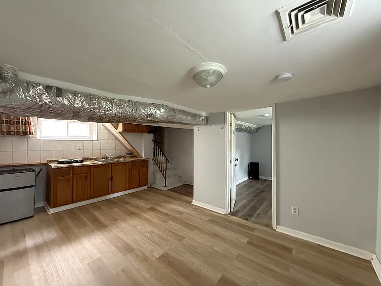 32 Lewis Ave #BASEMENT — Photo 2