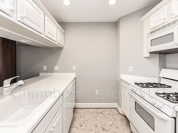 3rd image of 1050 N Stuart St APT 715