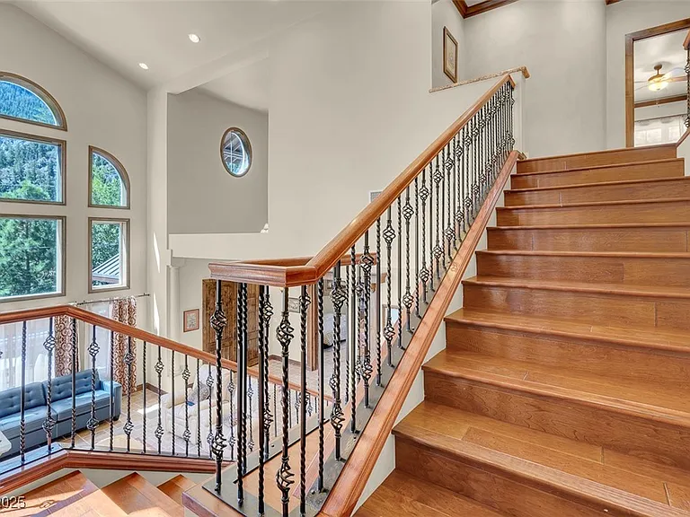 264 Crestview Dr — Photo 42