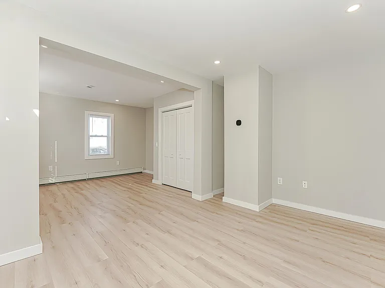 24 Saint James St #24 — Photo 2