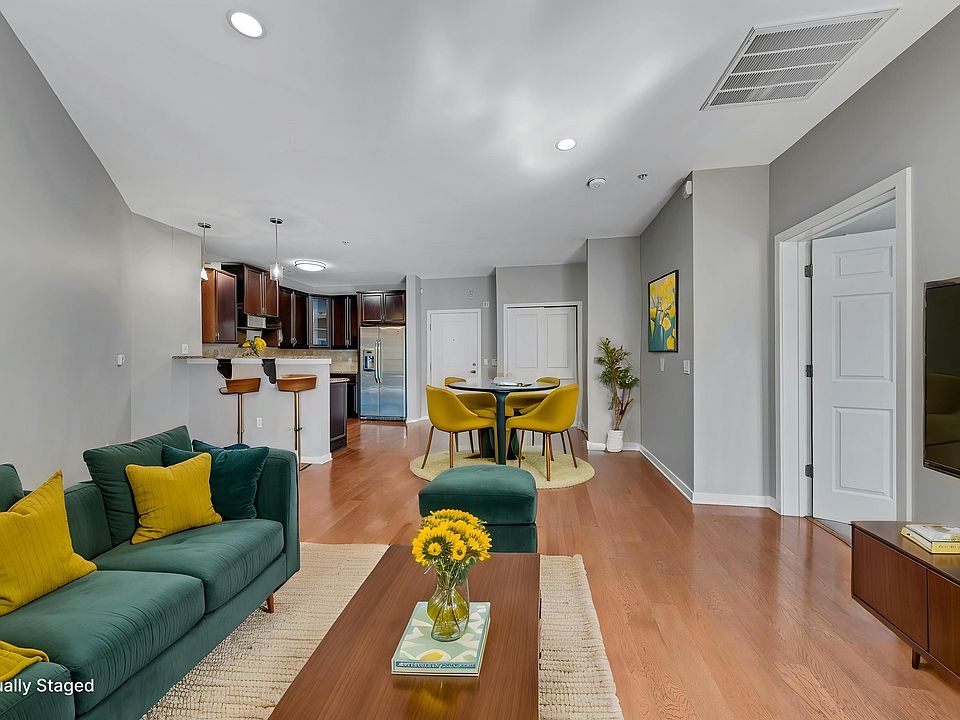 1st image of 443 2nd St APT 203