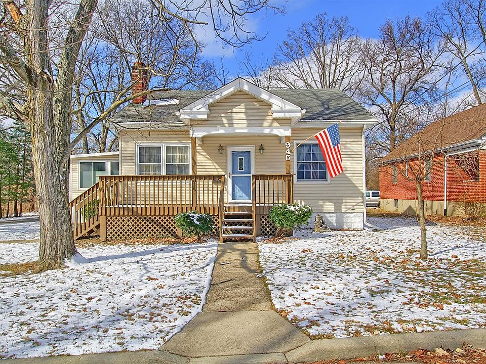 1st image of 945 Summit Ave