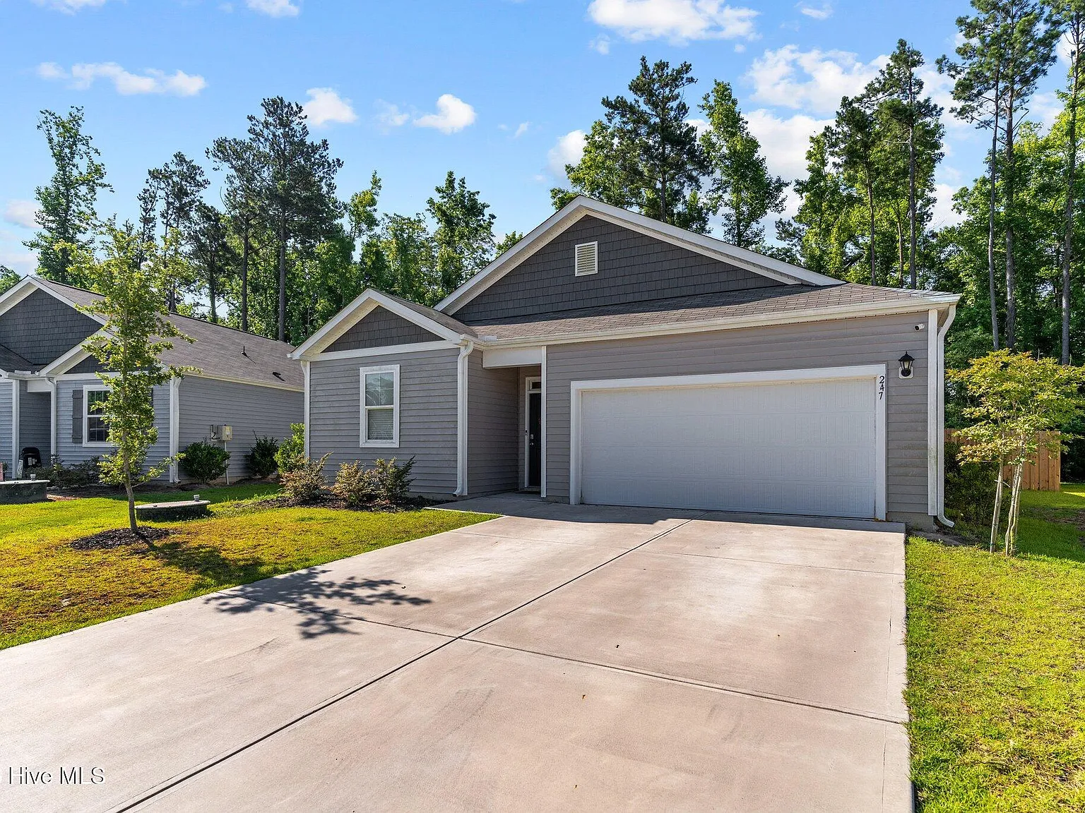 3 bed, 2.0 bath, $2,200 — Photo 2