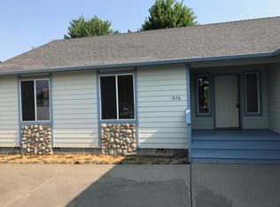 1836 SW Bridge St, Grants Pass, OR 97526
