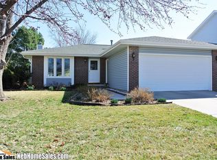 5232 S Bristolwood Ln, Lincoln, NE 68516