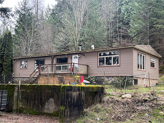 3rd image of 997 Cedar Rd