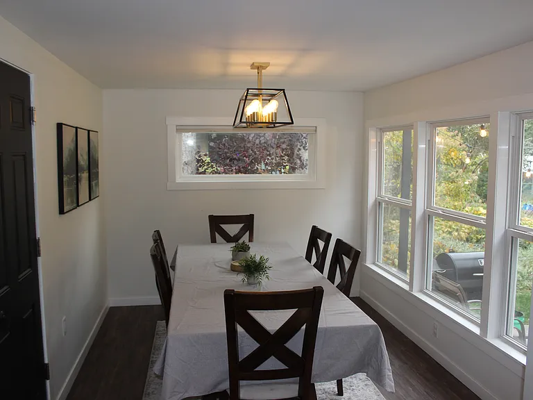 1738 Ryan Ave W — Photo 3