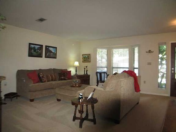 3rd image of 914 Holbrook Cir #914