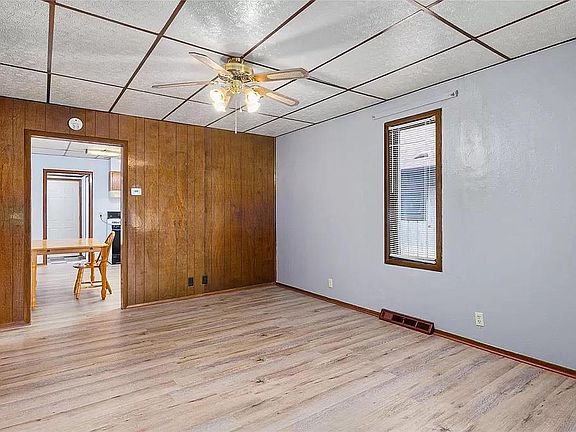 4th image of 104 Roosevelt St