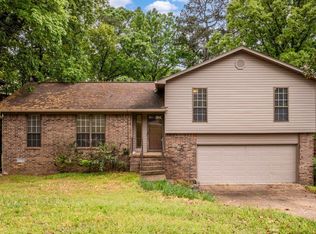 12601 Pleasant Forest Dr, Little Rock, AR 72212