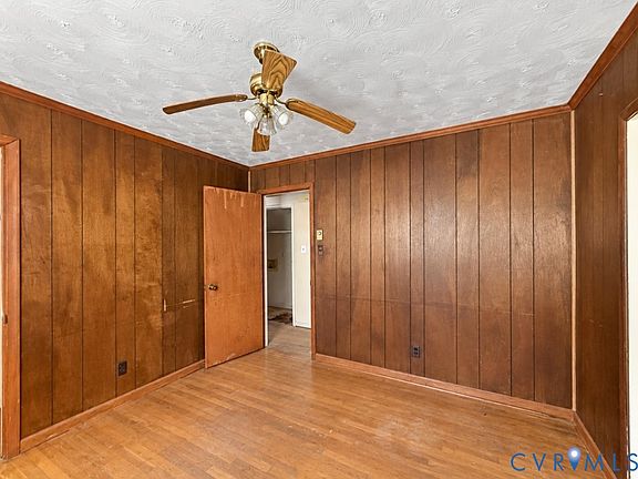 2nd image of 834 Miller St