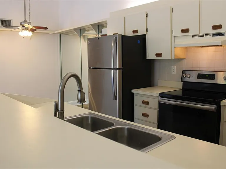 3345 Crystal Ct E #E — Photo 2