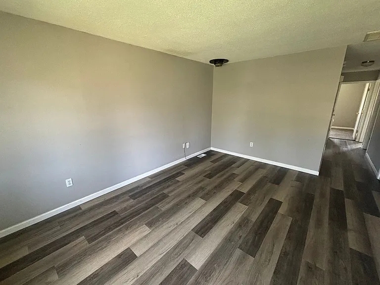 449 Shellview St — Photo 2