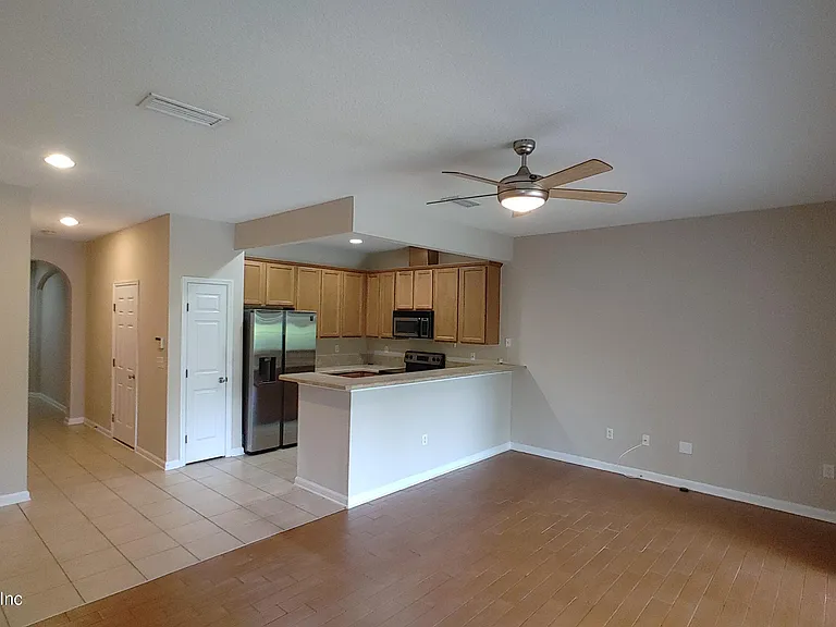 5976 Pavilion Dr — Photo 14