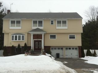 48 Scholar Ln, Commack, NY 11725