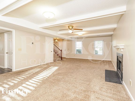 3rd image of 12 Hickory Knoll Ct