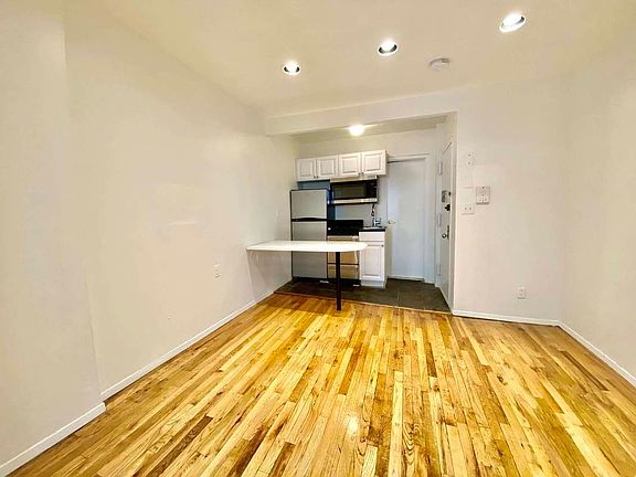 2nd image of 453 W 46th St #B3