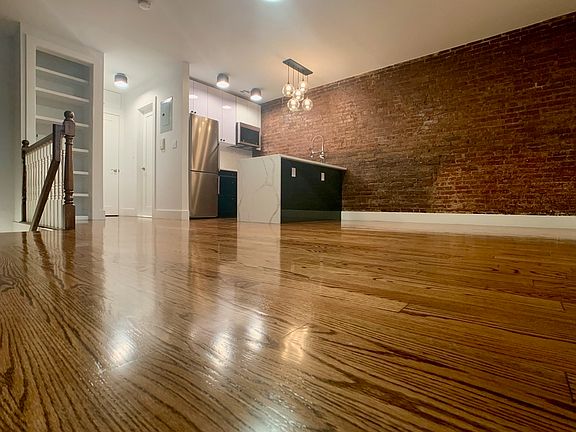 4th image of 268 W 77th St #2B