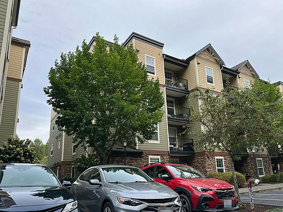 3rd image of 690 32nd St #B305