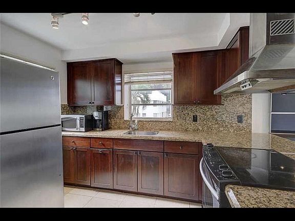 5th image of 1575 Euclid Ave APT 201