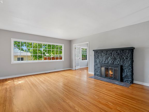 3rd image of 820 W 9th St
