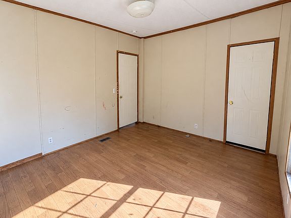 11th image of 204 Gaither Dr