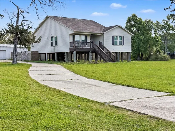 3415 E Bayou Dr, Shoreacres, TX 77571