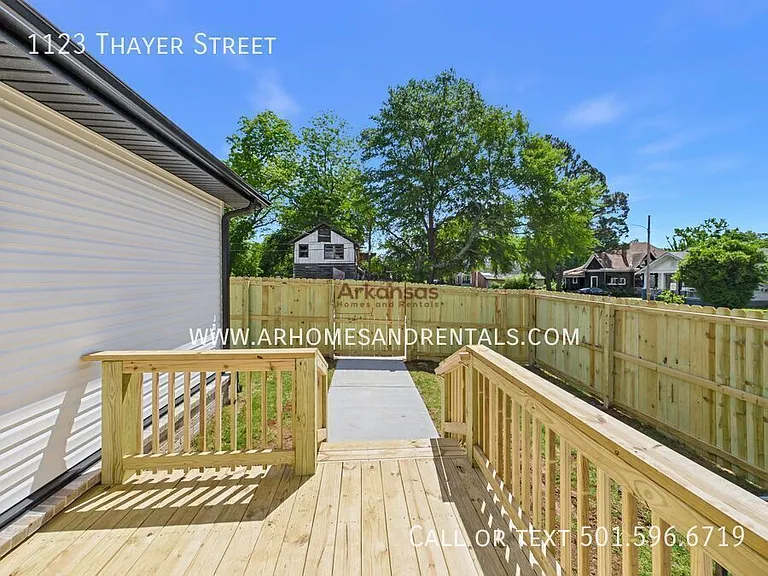1123 Thayer St — Photo 13