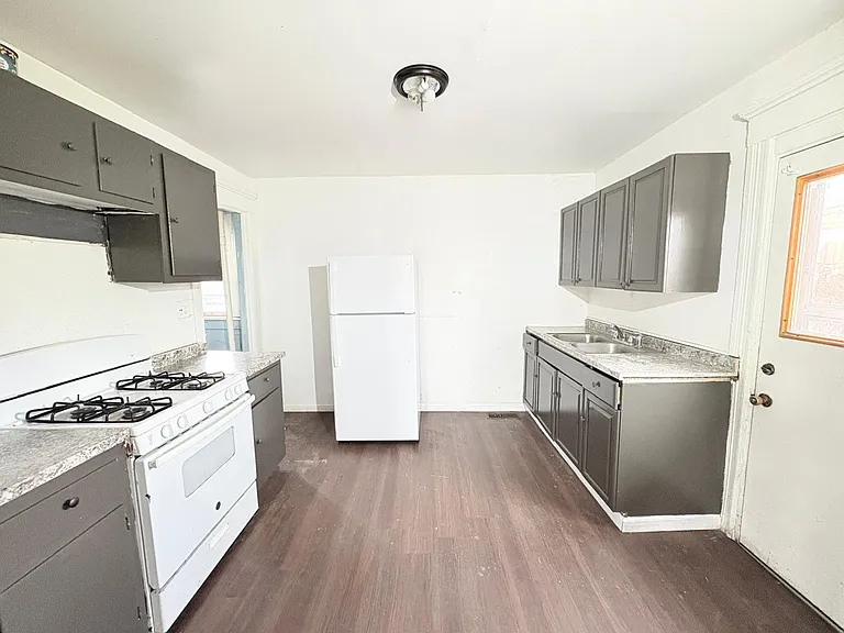 833 N Michigan St — Photo 8