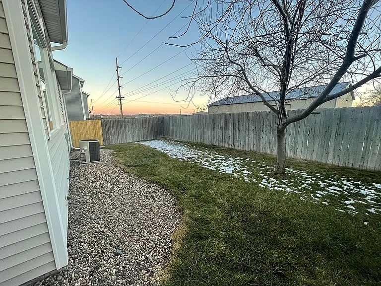 1031 Meadow Ln — Photo 13