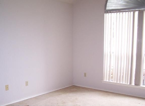 3rd image of 513 Picketts Dr