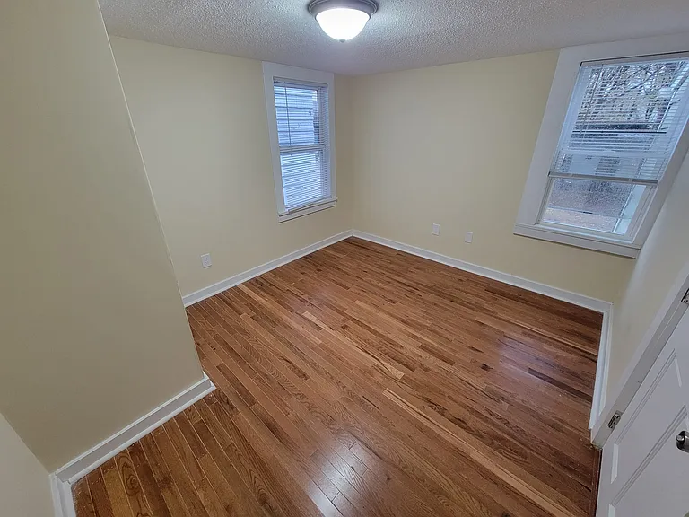 842 Congress Ave — Photo 17