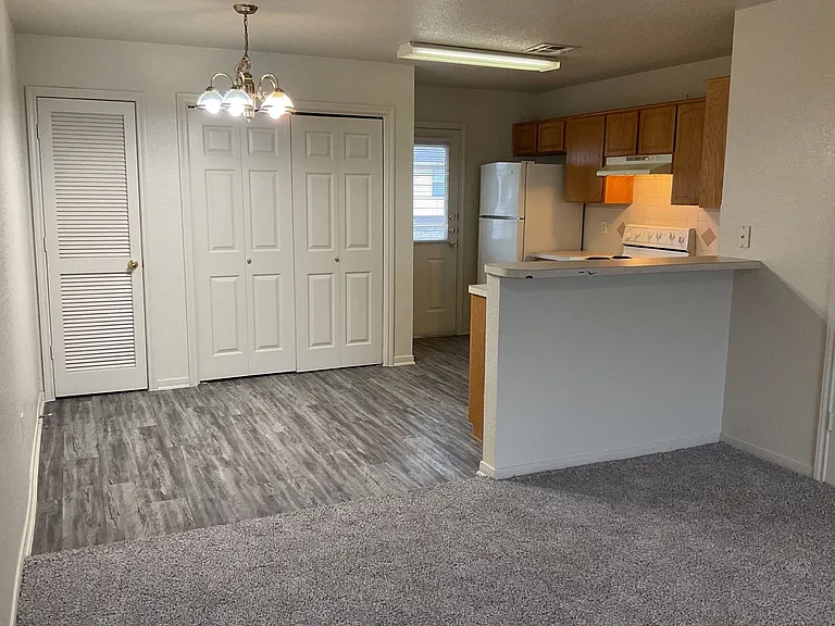 1603 Dugger Cir #C — Photo 2