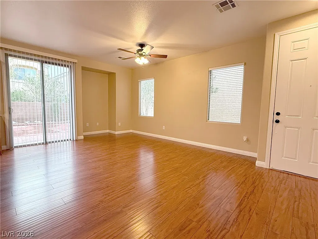 3 bed, 2.5 bath, 1493 sqft, $1,875 — Photo 3