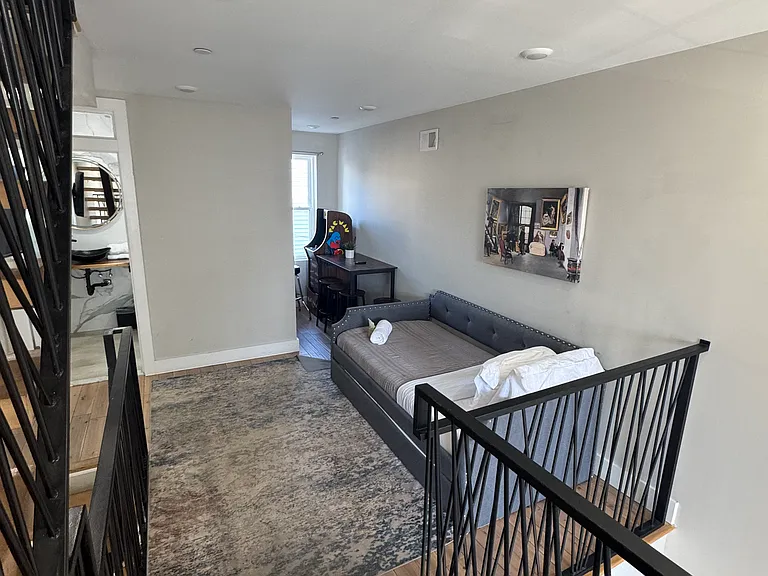 2527 Annin St — Photo 9