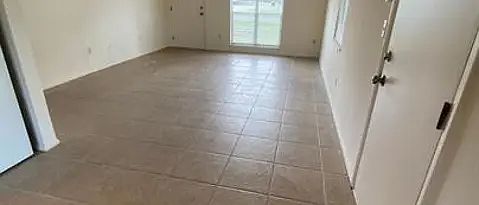 4th image of 889 Bianca Dr NE