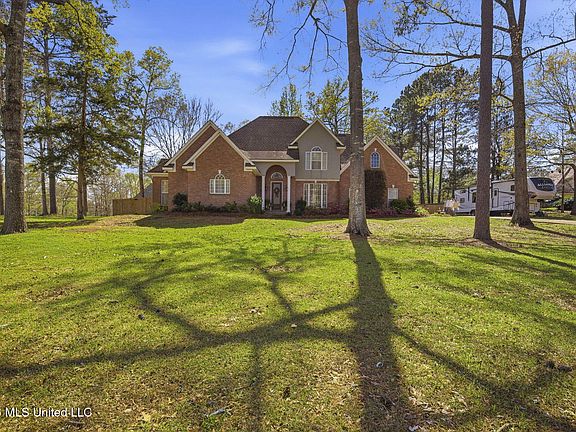 3rd image of 116 Windsor Blvd