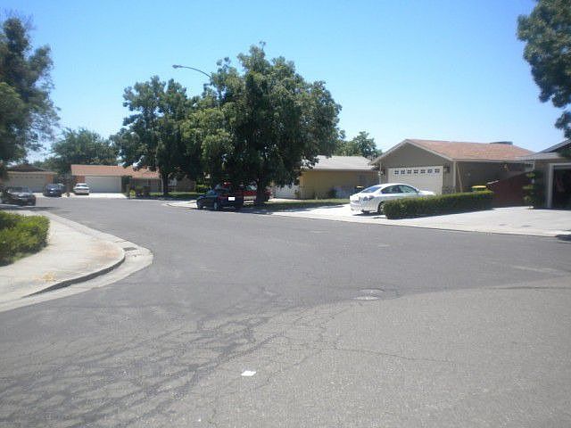 2nd image of 2241 Hollywood Dr