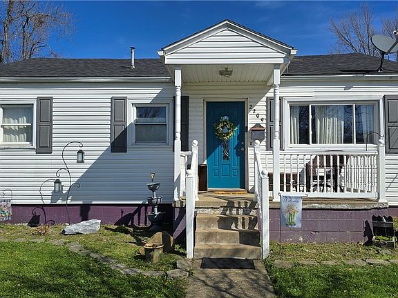 3rd image of 2209 16th St