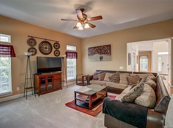 5th image of 404 Stonewater Bay Ln