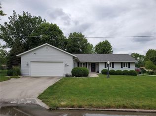 823 17th St, Perry, IA 50220
