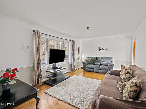 4th image of 3373 Dickinson Avenue