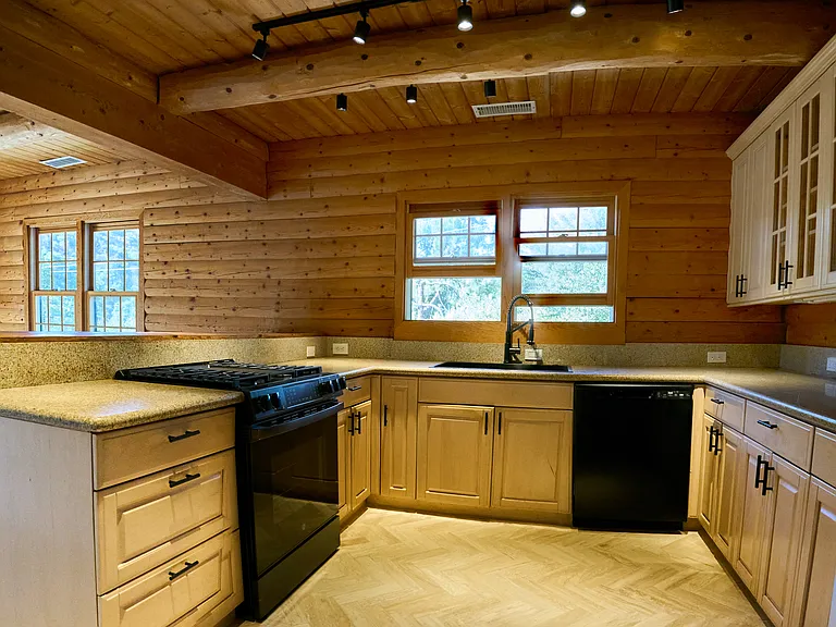 373 Loftyhill Dr — Photo 8