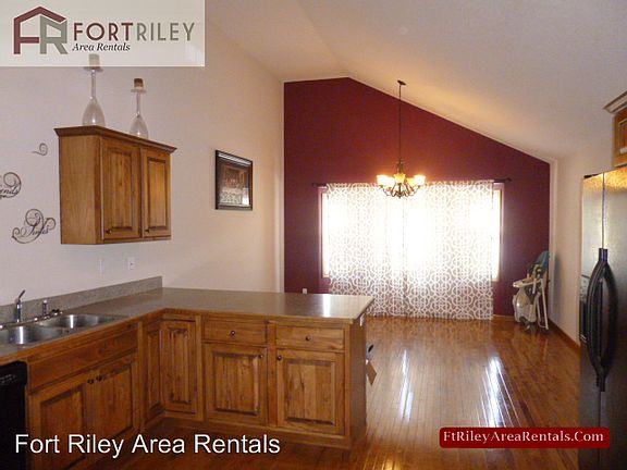 4th image of 1304 Elm Creek Dr