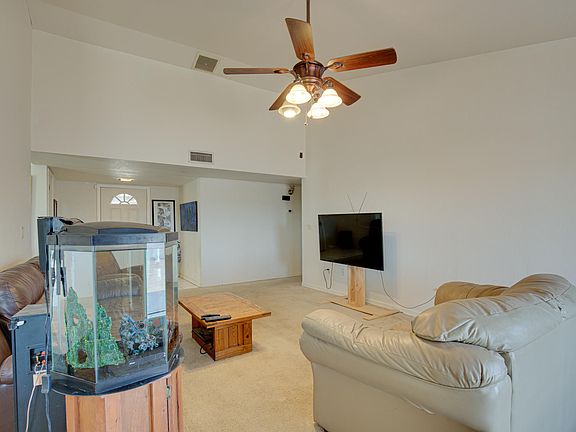 5th image of 510 W Ross Ave