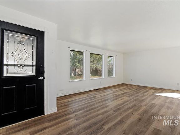 4th image of 26757 Morris Pl