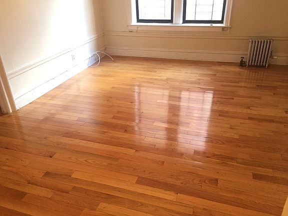 5th image of 250 E 21st St